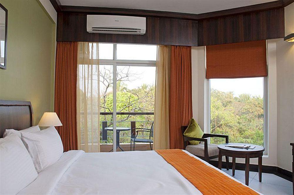 Hotel Living By Seasons, Goa